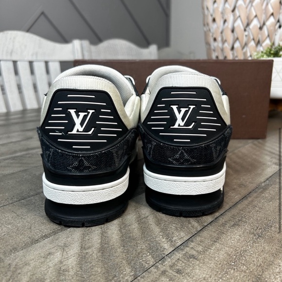 Louis Vuitton Trainers Black White Sneakers LV size 10.5 US - Picture 6 of 6